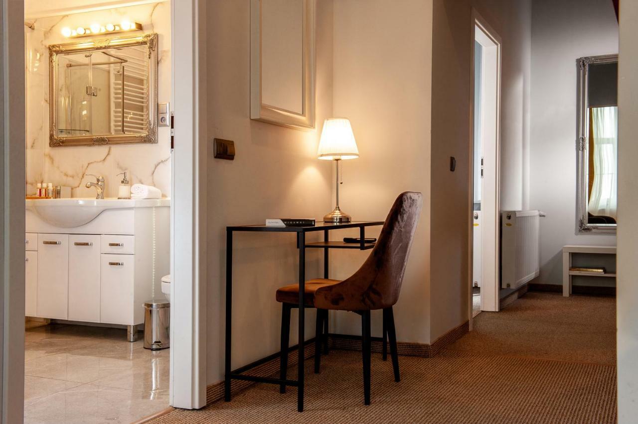 Holiday Suites Cracow Krakow Ngoại thất bức ảnh